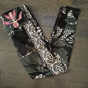 Noli Women’s Black and Green Patterned Leggings